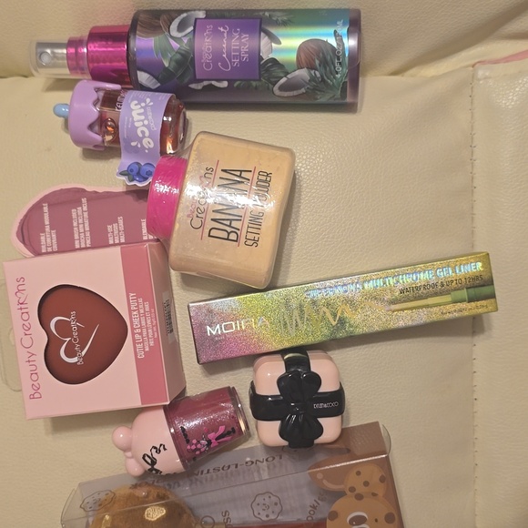 Beauty Creations And Moira Makeup Set with Cookie Lip Gloss - Picture 3 of 3